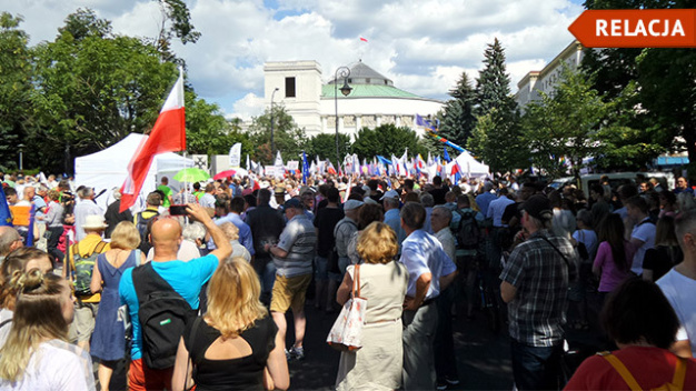 Ruszył protest przed Sejmem. Przeciwko zmianom w sądownictwie